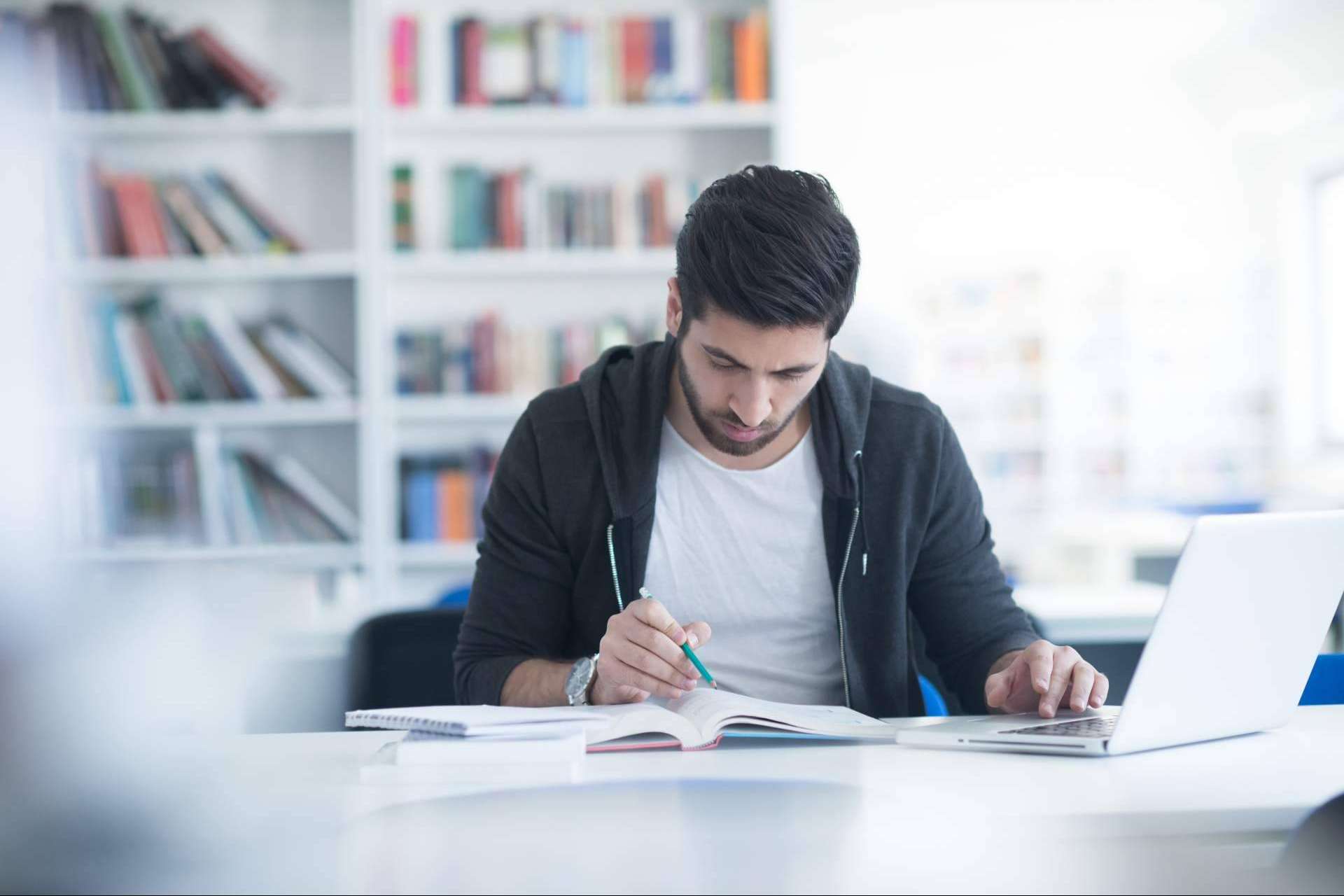 ¿Cómo elegir academia para aprender árabe online? Academia Árabe