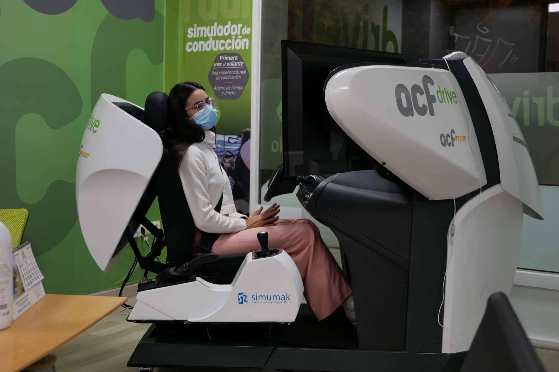 Formación al 50 % con simulador de coche, los primeros aprobados en España