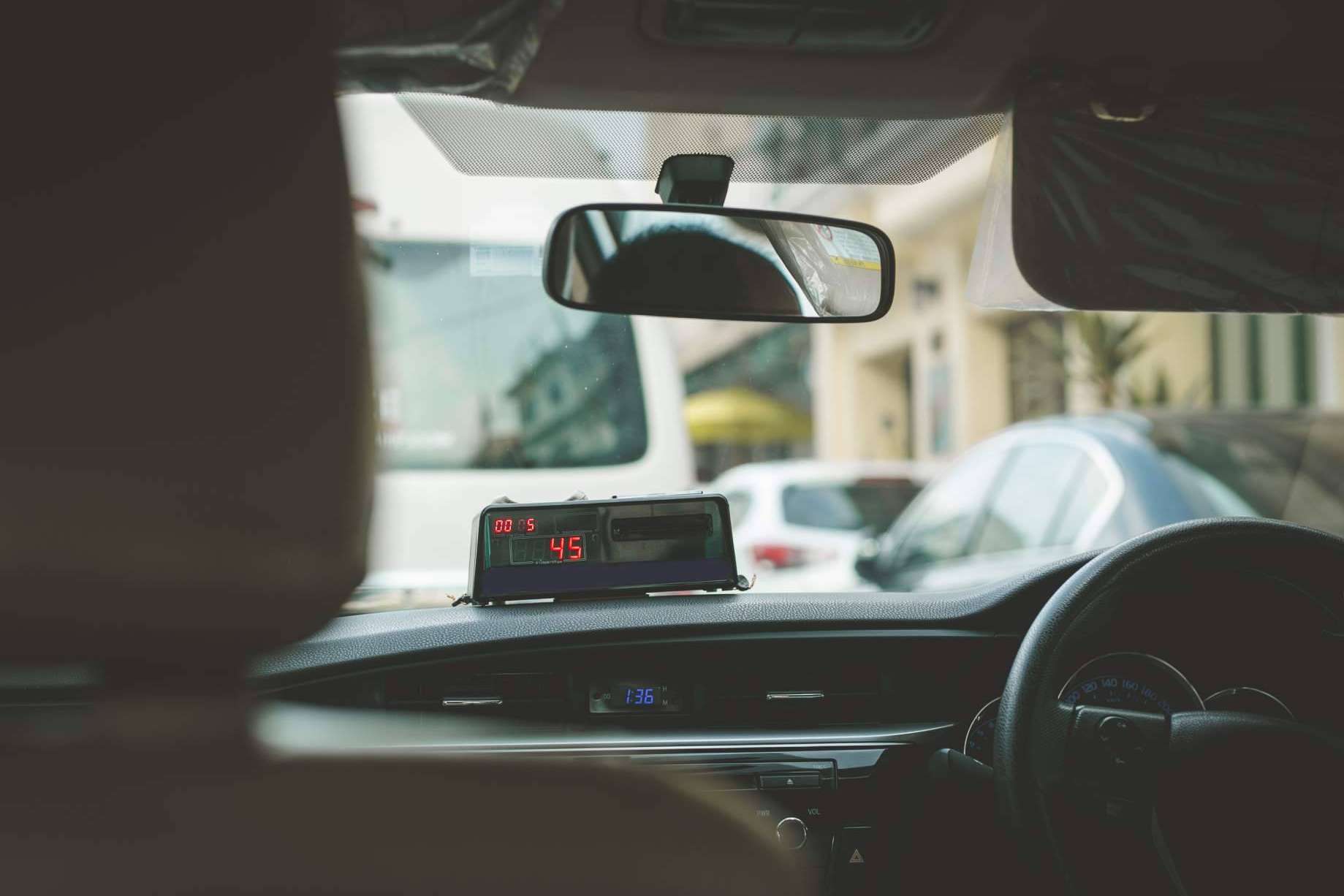 Taxi Aeropuerto Málaga Charly Transfer 24 hours  permite reservar online un taxi desde el aeropuerto de Málaga a cualquier parte con un precio fijo