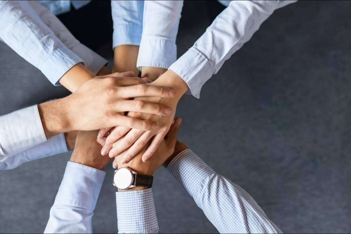 ¿Qué ofrece el servicio de comunicación interbancaria a través de SWIFT?