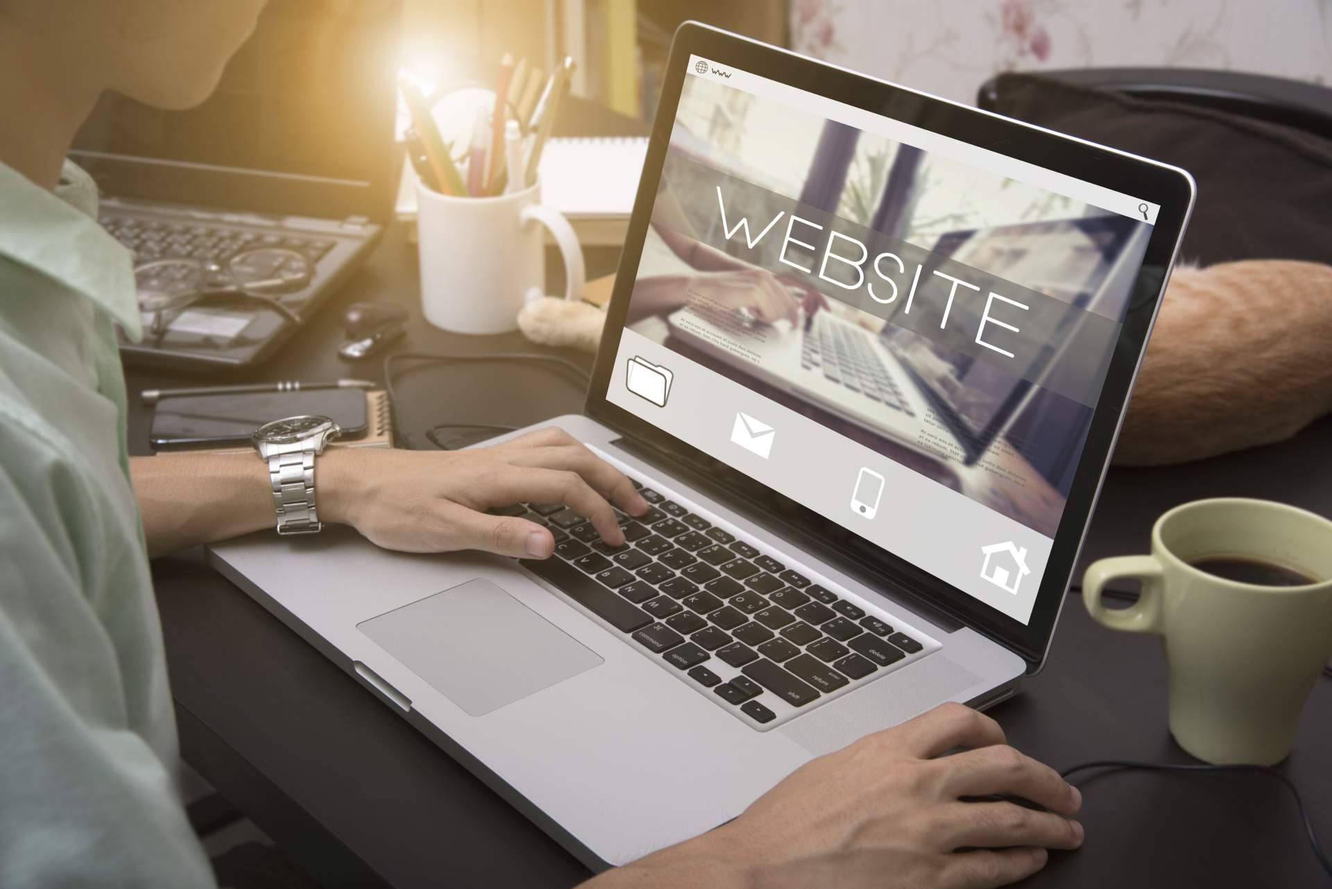 Los despachos de abogados pueden mejorar su posicionamiento ante la competencia mediante páginas web