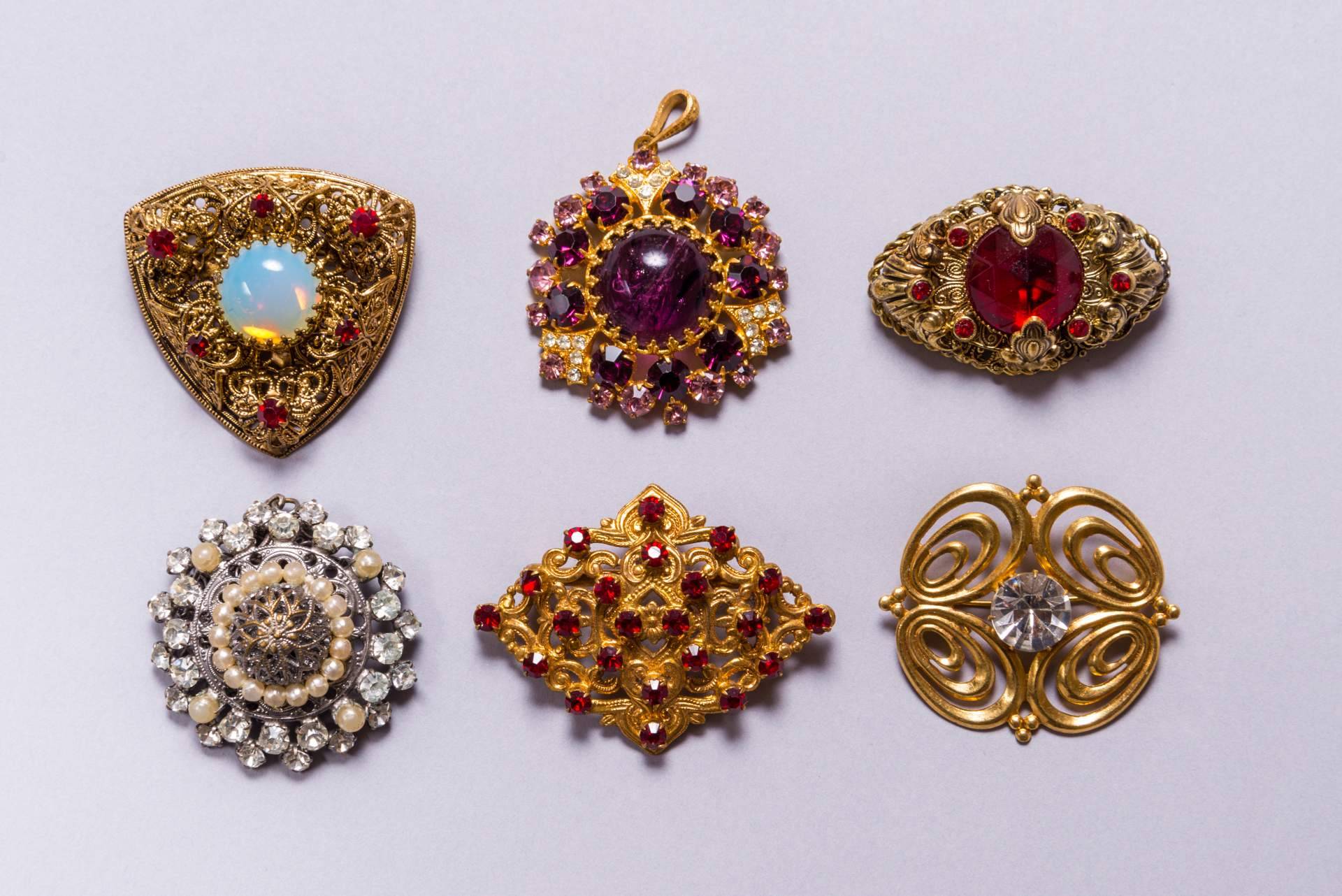 Broche de lujo que se convierte en una auténtica joya de la mano de Aldabón Luxury