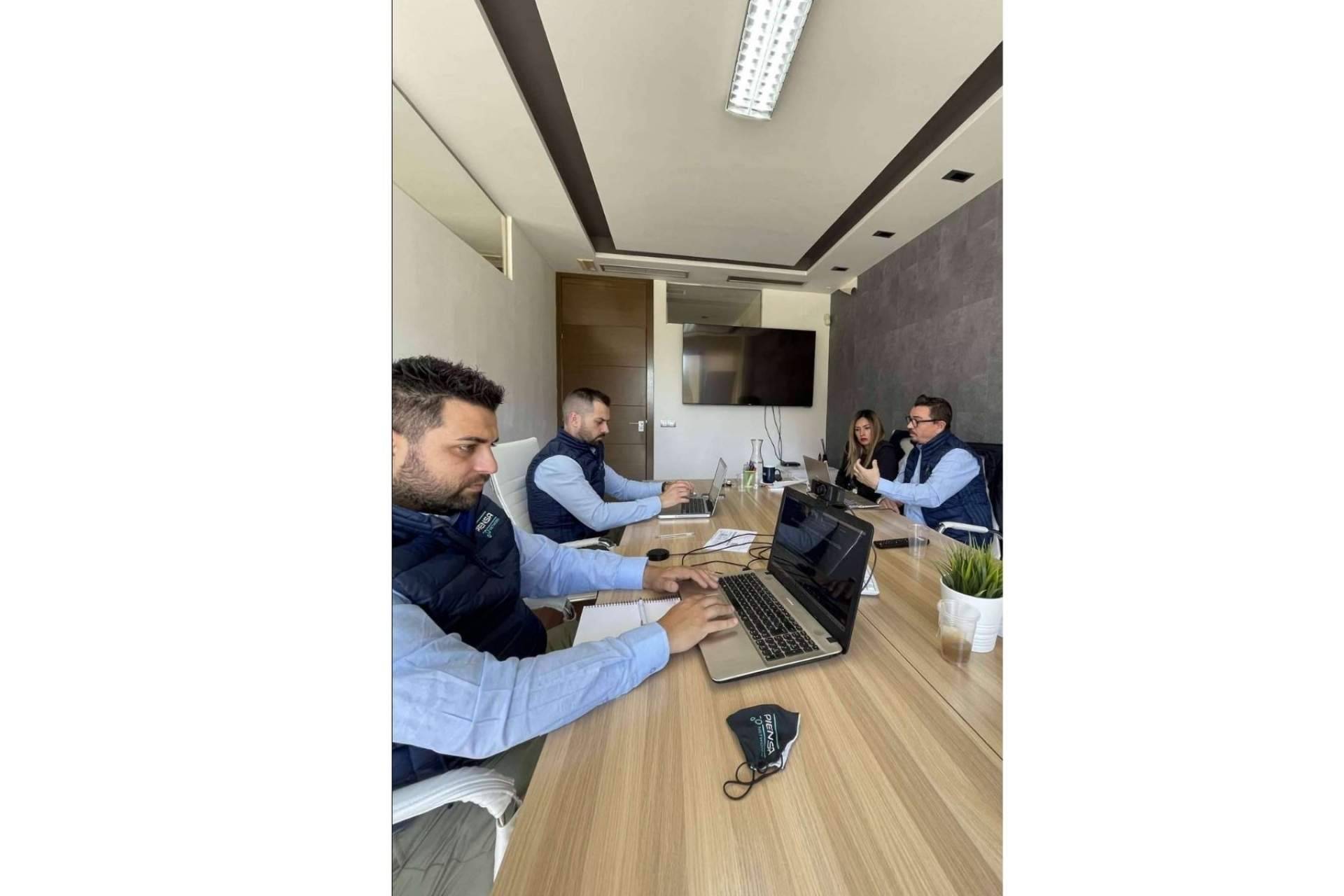 Ahorrar en los servicios del hogar o de la empresa de la mano de Piensa Network