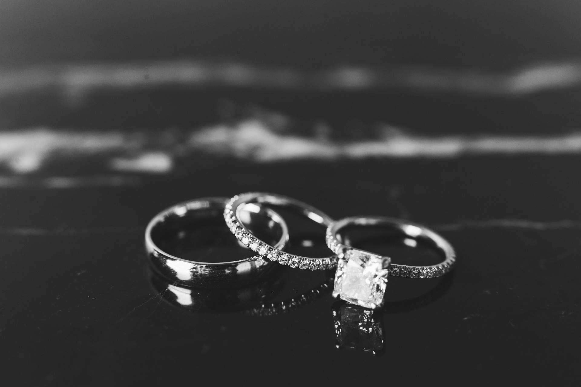 Los anillos de compromiso de oro blanco de la joyería El Rubí se han vuelto tendencia