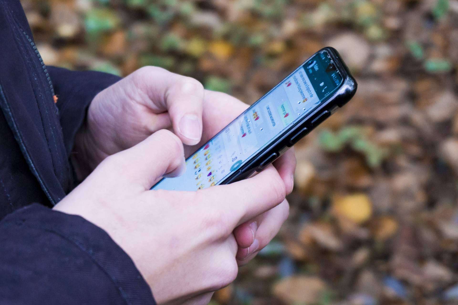Cómo defenderse de una denuncia mediante WhatsApp en papel