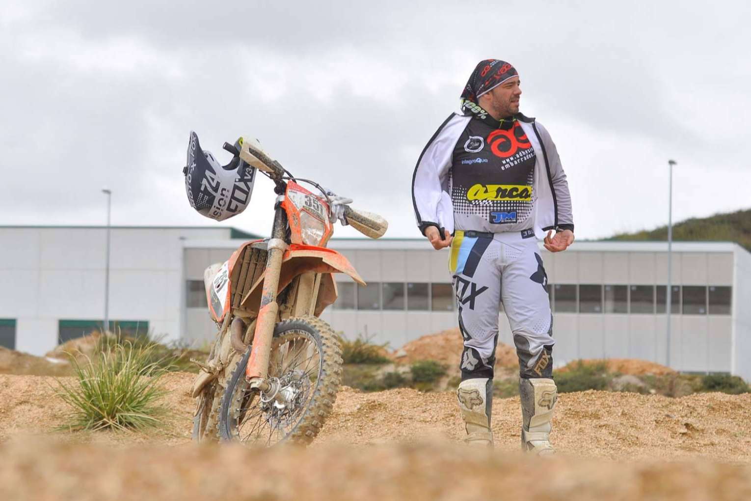 Camiseta offroad microperforada en ADHESIVOSEMBARRADOS