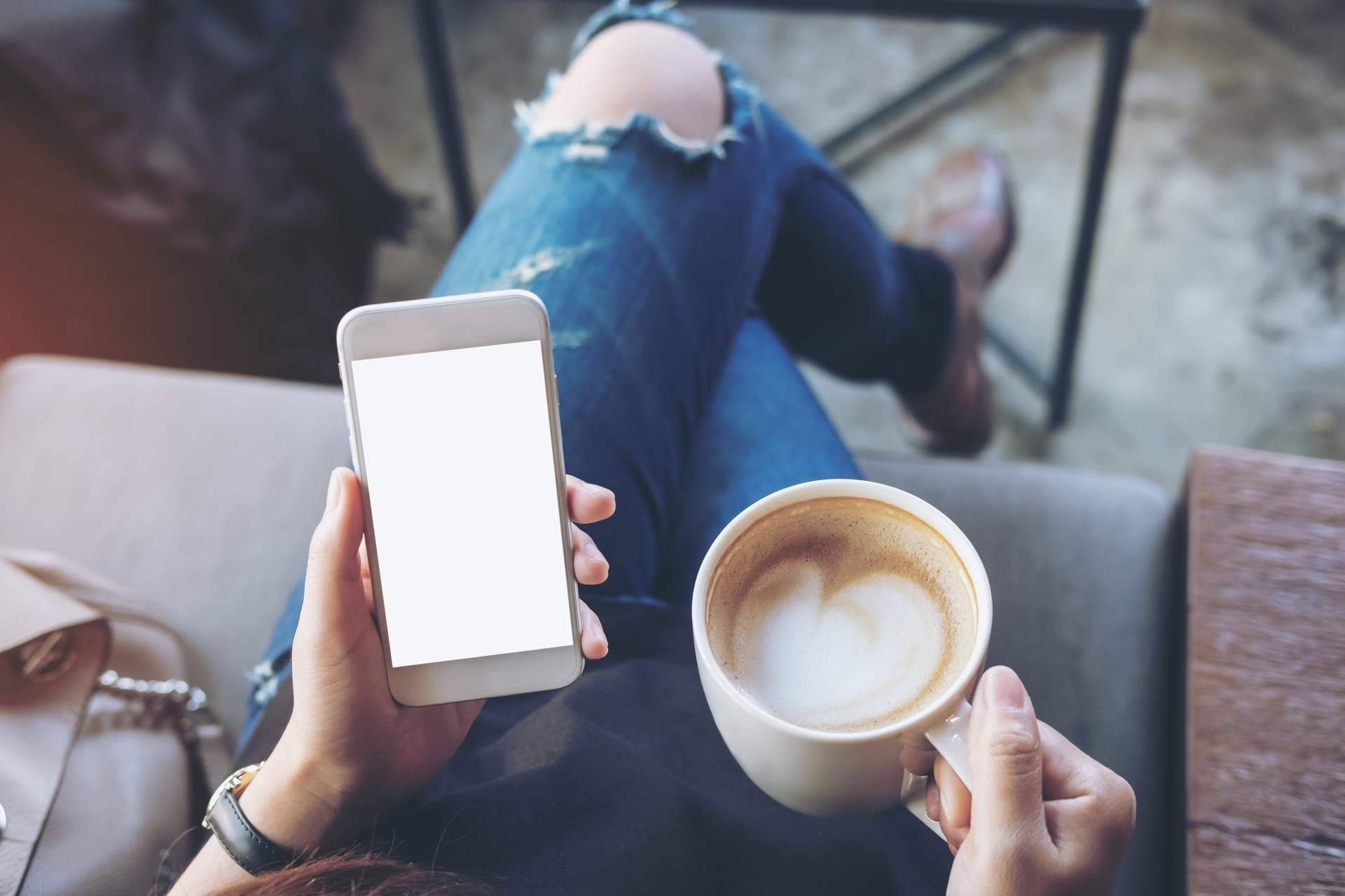 Thenowo es el comparador de seguros para móviles que permite contratar online al momento