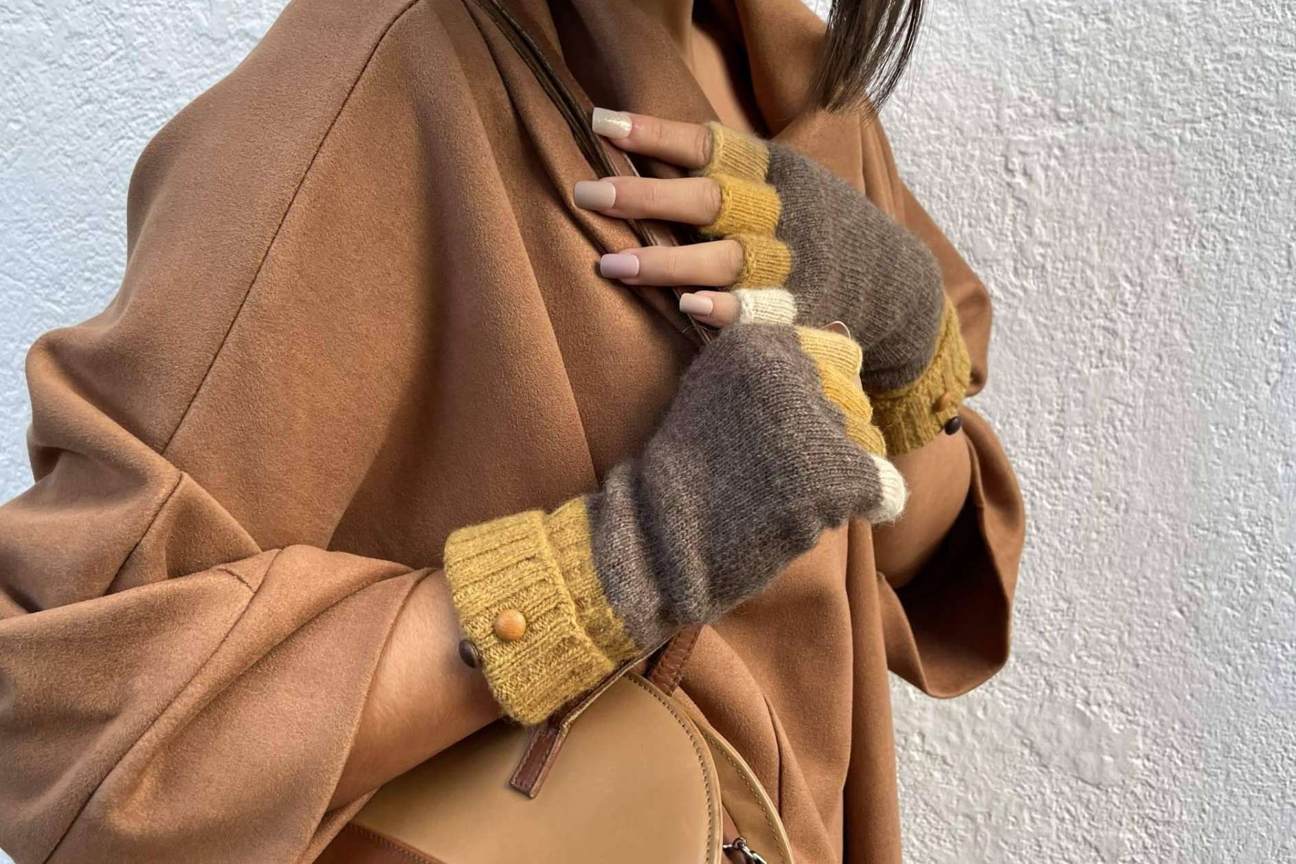 El complemento de moda en Santacana, los guantes mitones