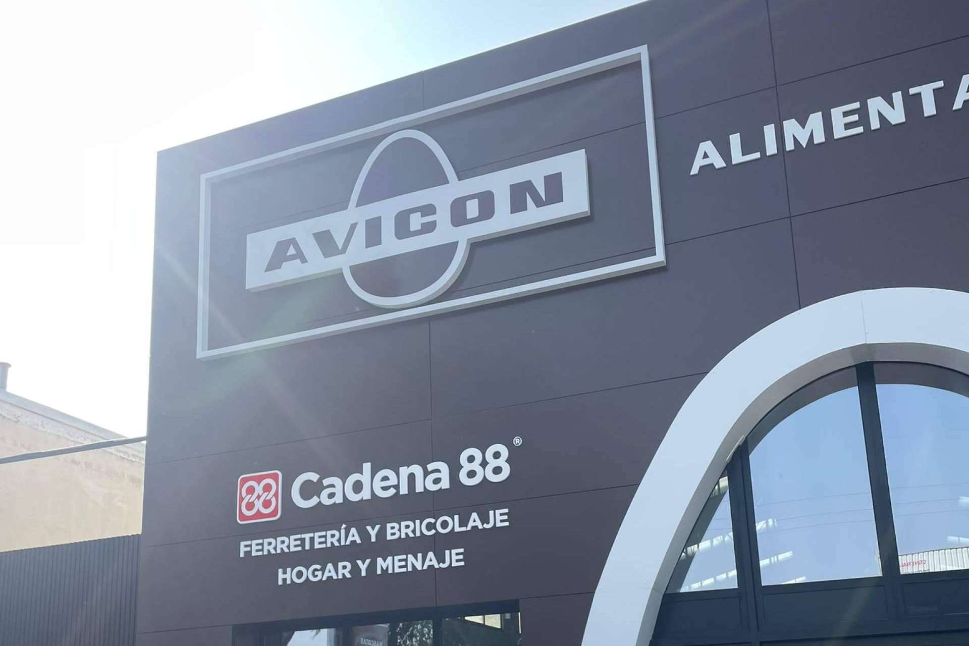 Los expertos en alimentación animal de Cooperativa AVICON abren nueva tienda y almacén