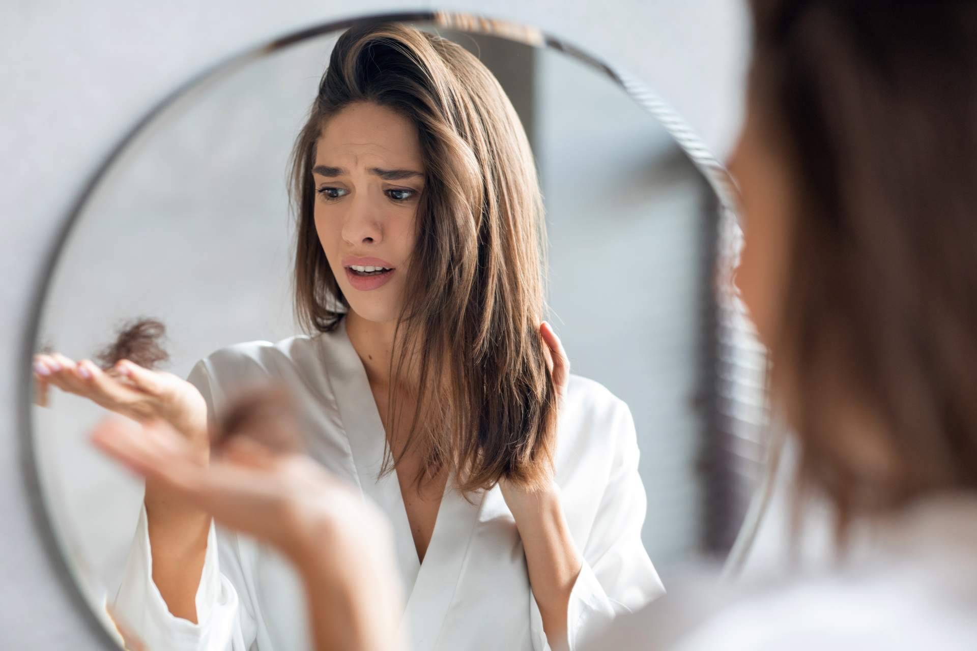 Prevenir la pérdida de cabello de la mano de Evocapil