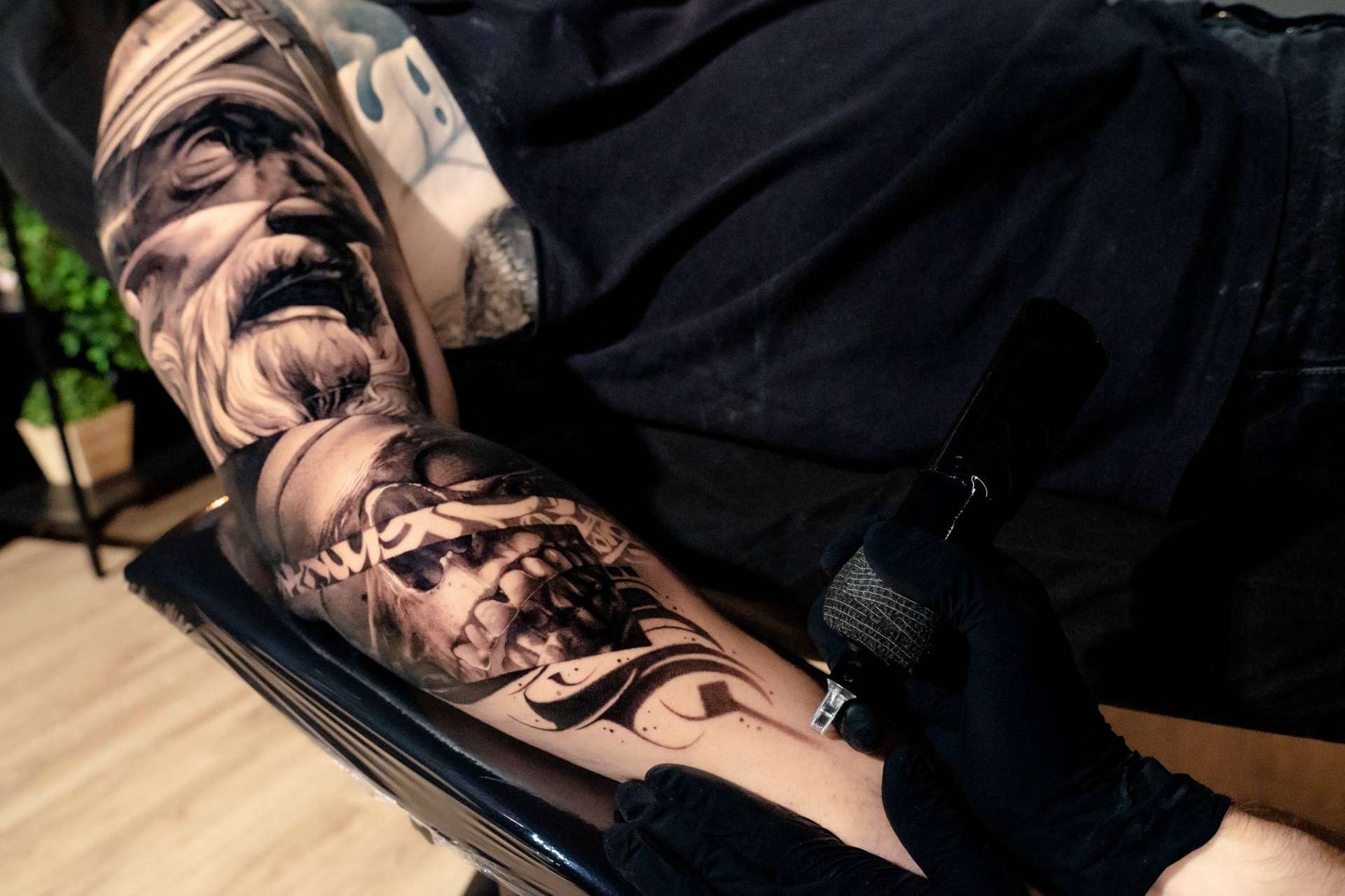 Habbility y sus clases de realismo tatuajes brazo entero hombre sin causar daños en la piel