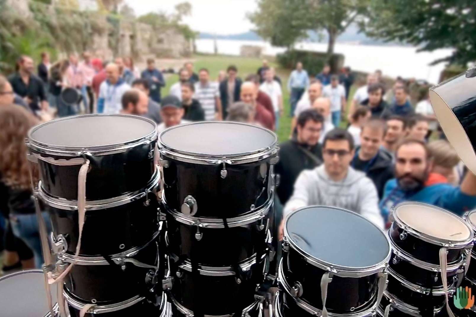 Sinergia Sonora; la integración de equipos a través de la percusión
