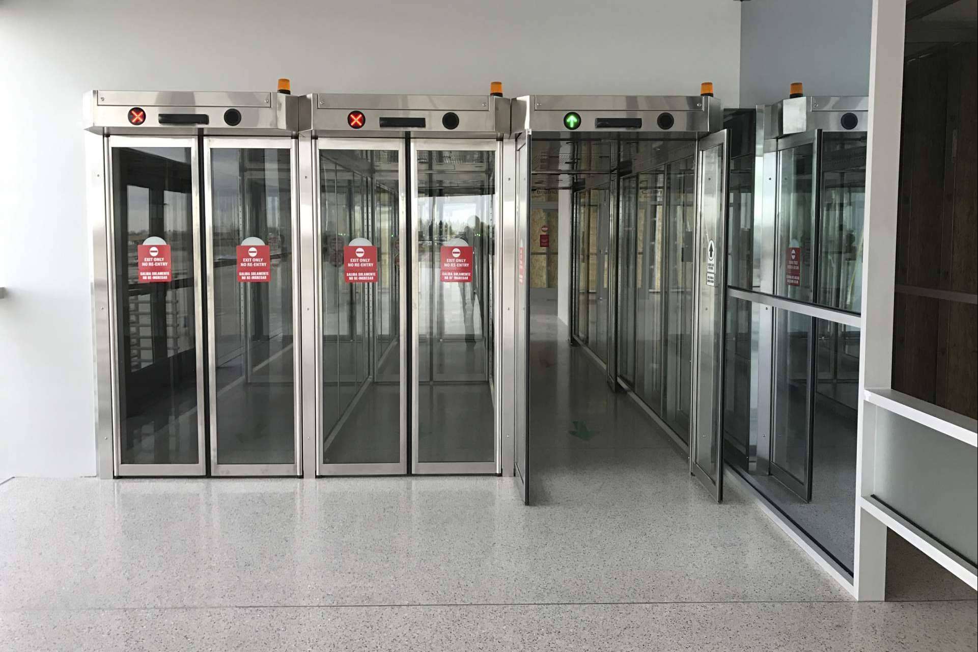 Emplear los pasillos antirretorno de ASSA ABLOY