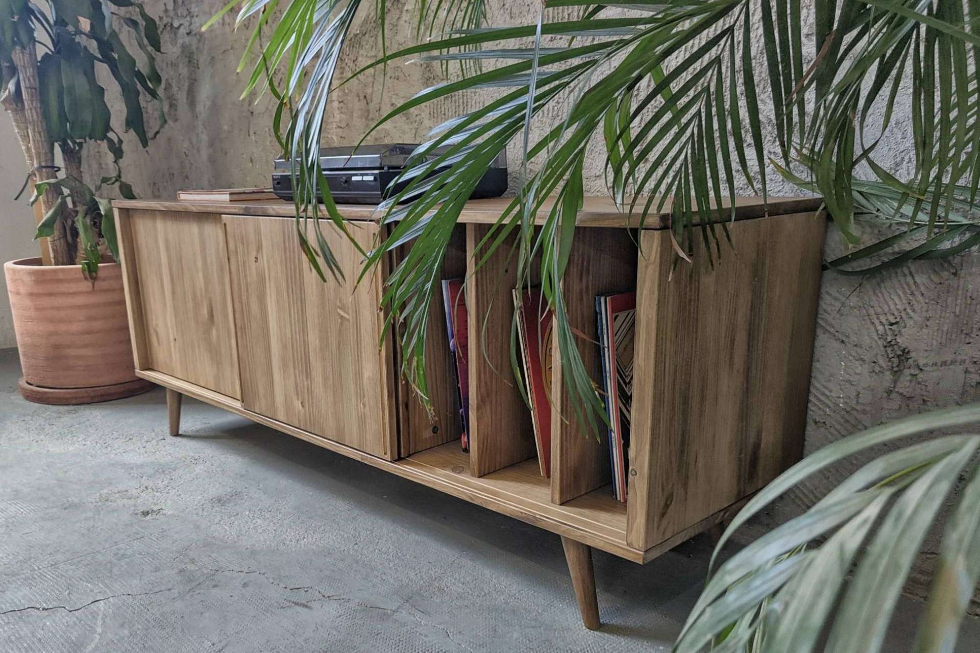 Cómo es la guía para elegir el mueble para tocadiscos perfecto