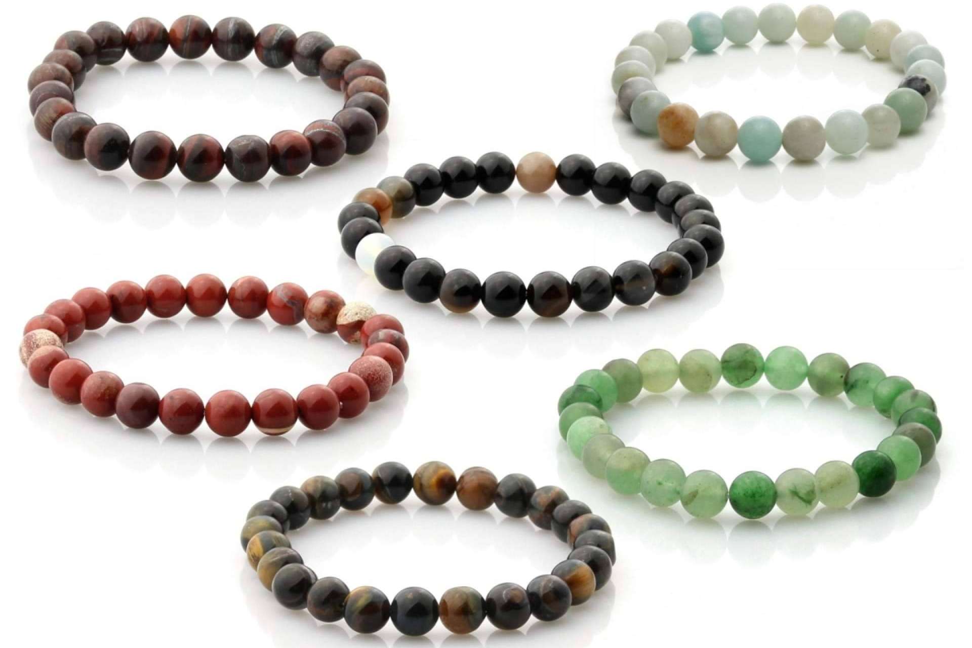 Minerales con estilo; pulseras que definen el verano