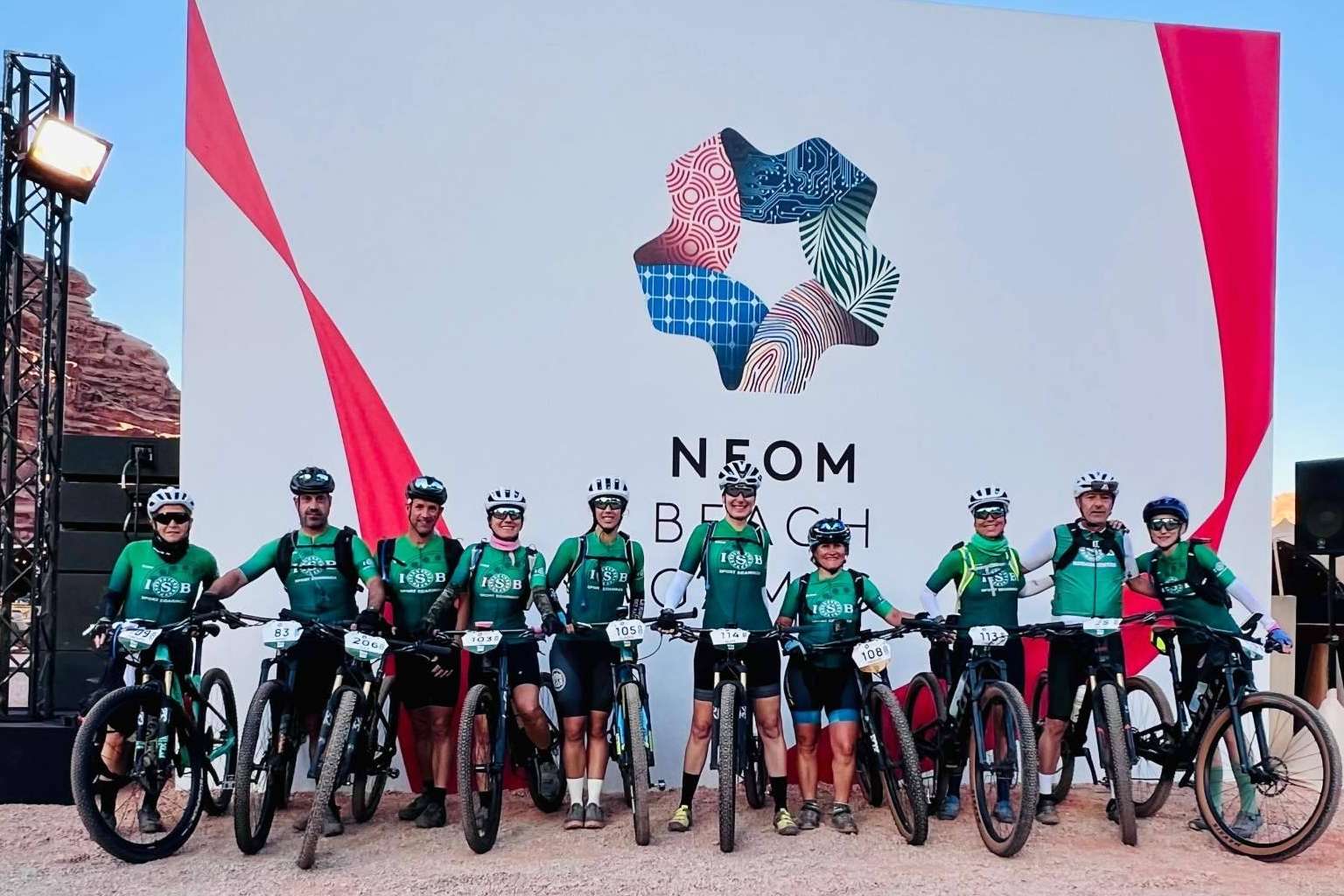 Las ciclistas colaboran con su hazaña titánica con la ONG Bicicletas Sin Fronteras