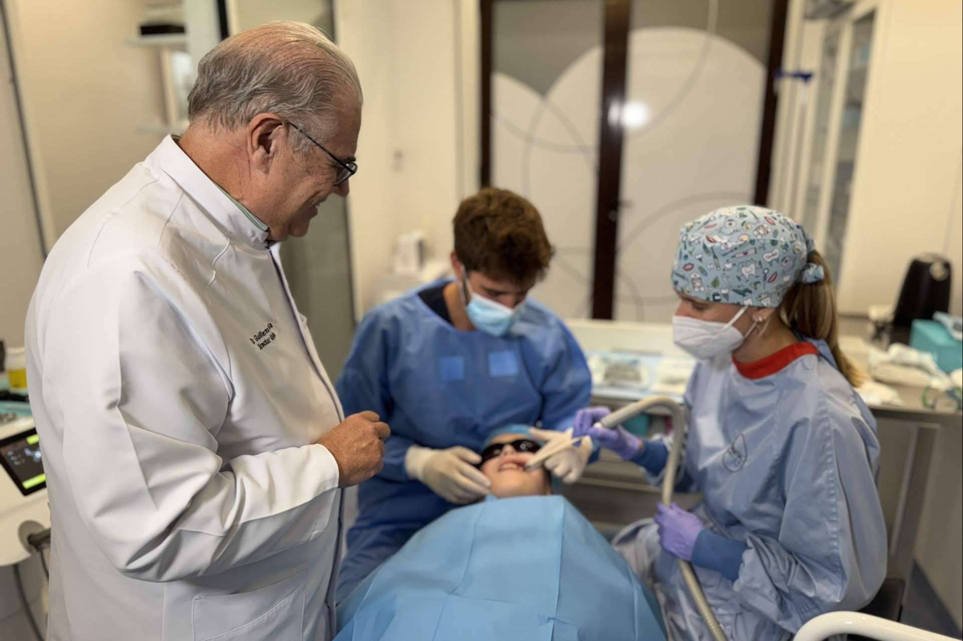 Cirugía guiada para implantes dentales; todo lo que hay que saber de la mano de Clínica Ibaseta