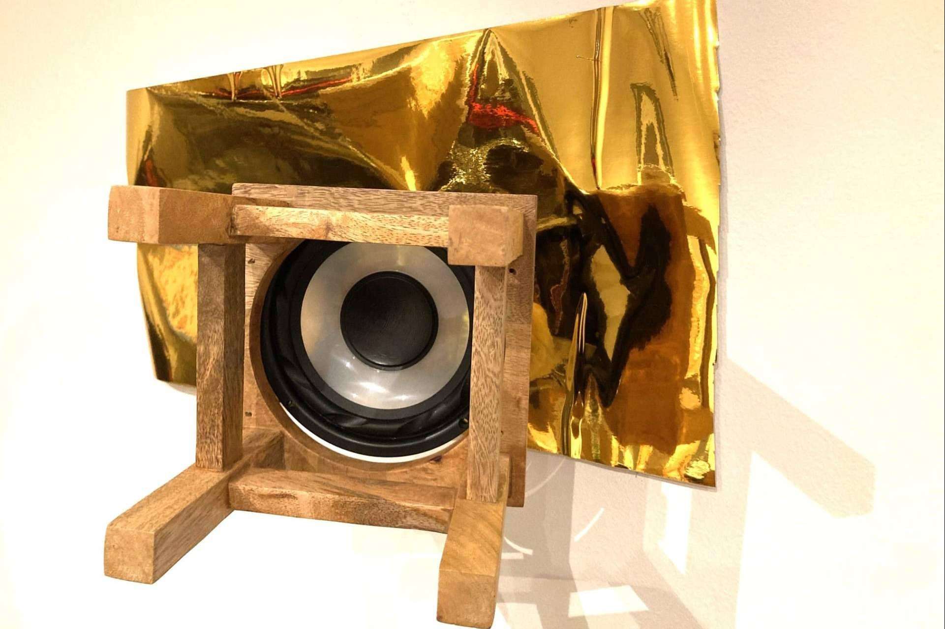 OR GOLD; una escultura donde el sonido habita en la imaginación del espectador