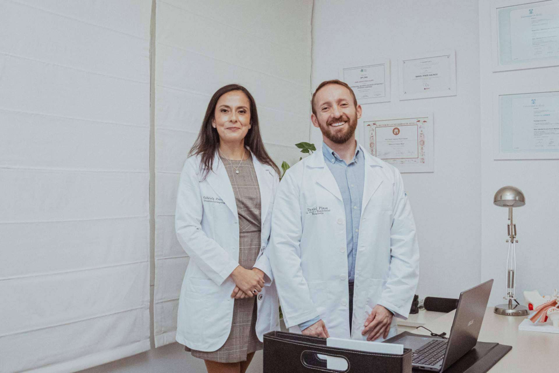 Dos especialistas se consolidan como referentes en rinoplastia y blefaroplastia en Málaga