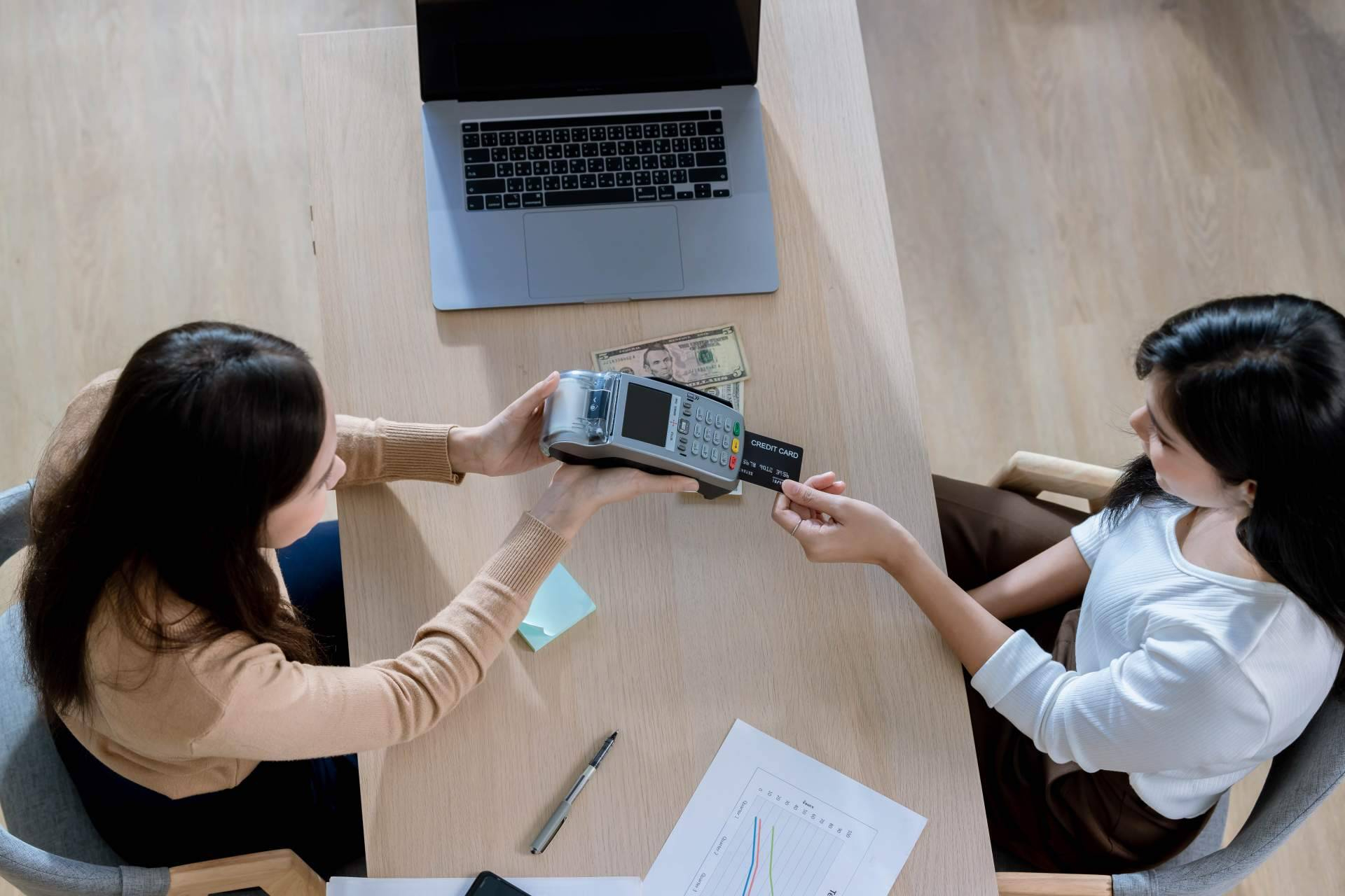 Modelos de negocio disruptivos en Fintech; De tarjetas corporativas a plataformas de crédito digital para PYMEs