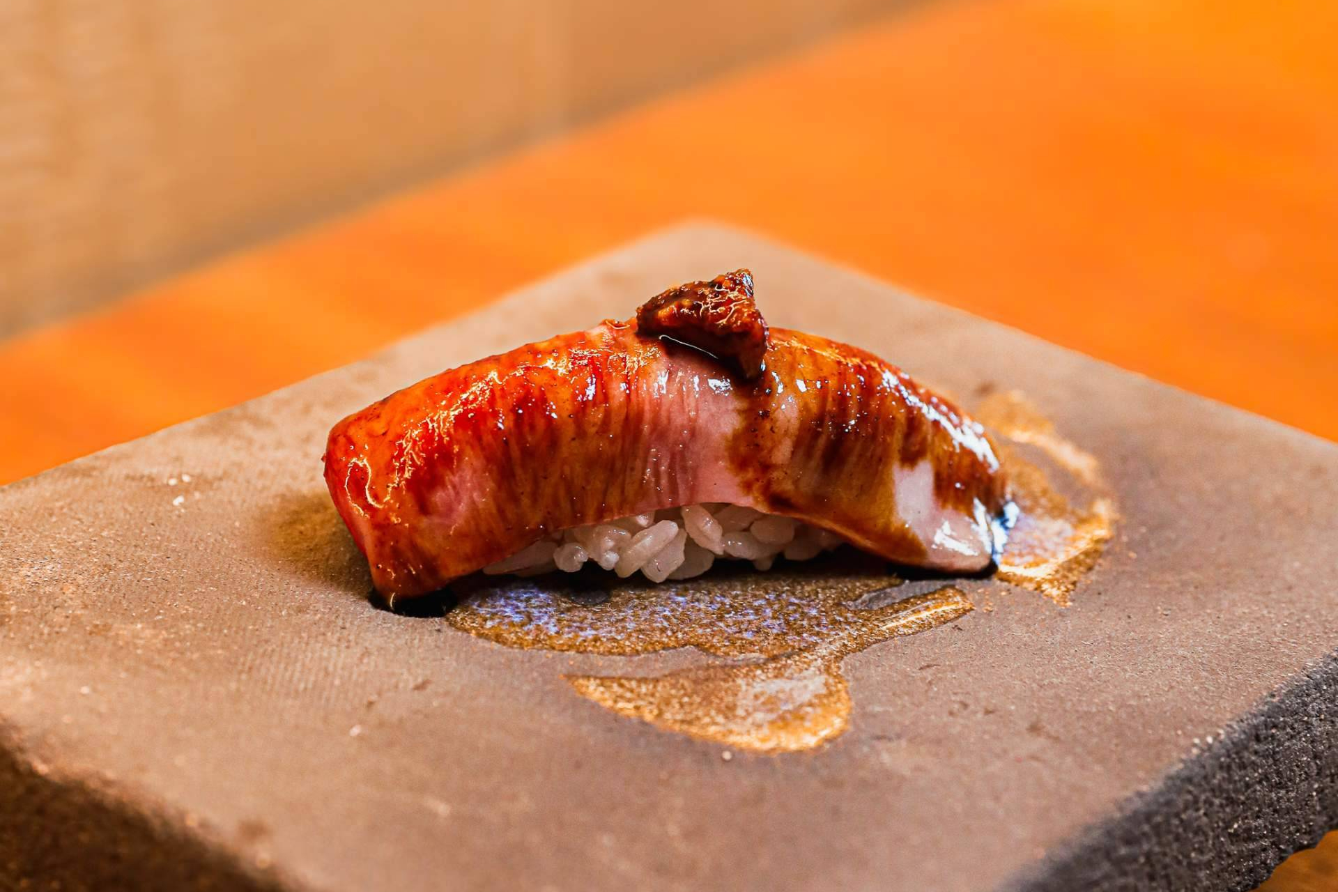 Kampai consolida en Cadaqués una carta de cocina japonesa contemporánea con barra de sushi y robata