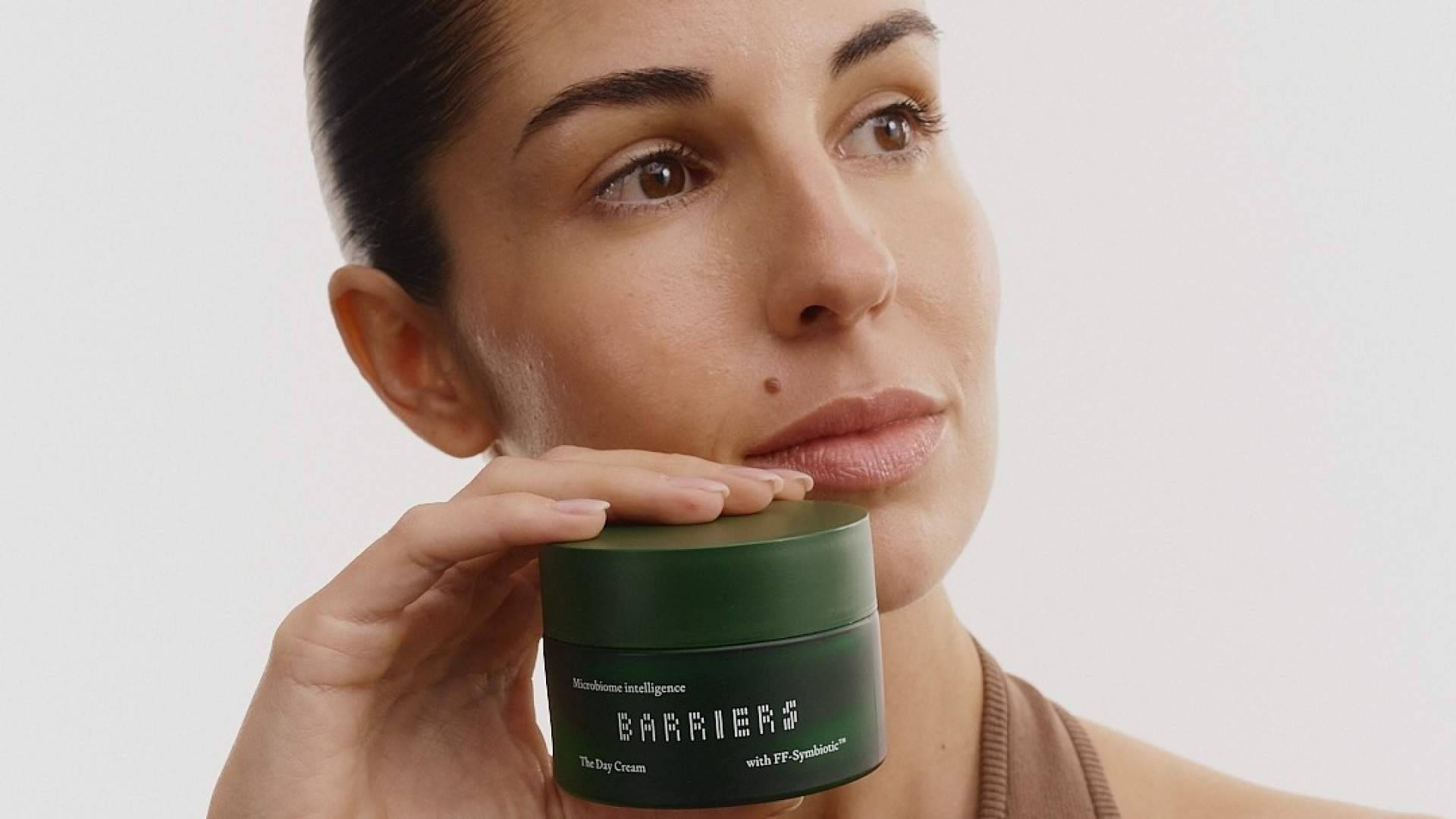 Barriers, la nueva marca de skincare que une microbioma, skin longevity y cultivo propio de ingredientes