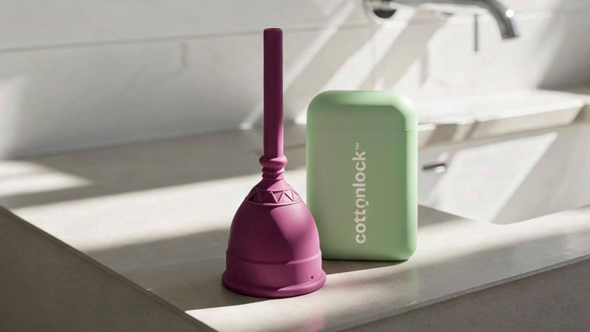 La nueva copa menstrual COTTONLOCK facilita el vaciado fuera de casa sin necesidad de retirarla