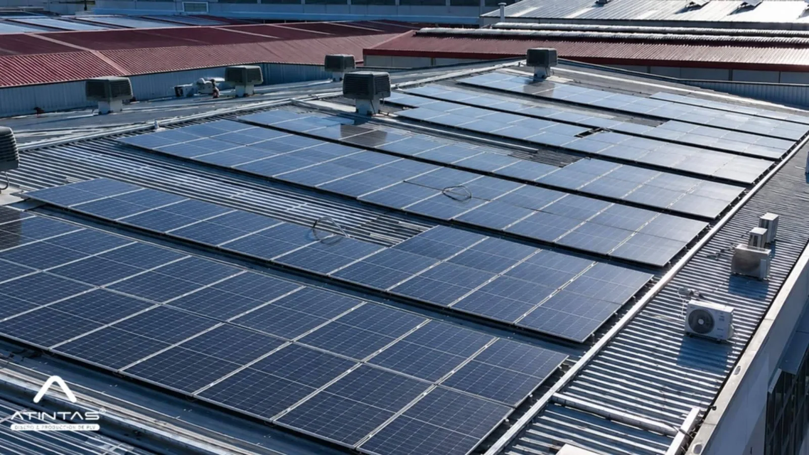 Atintas convierte la energía renovable en estándar de fabricación de PLV en España